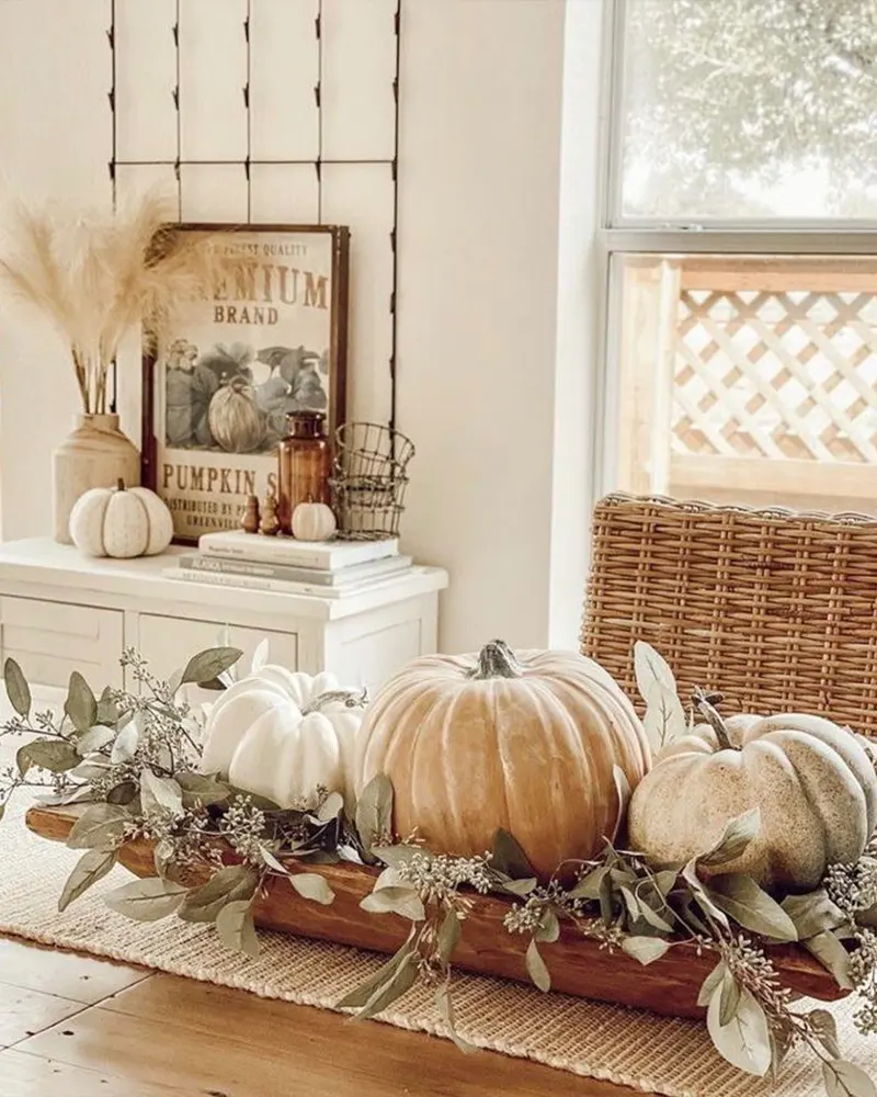 Dramatic Thanksgiving Table Centerpiece