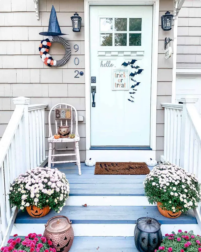 Festive Halloween Wreath with Pumpkin Planters
