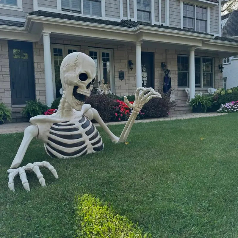 Giant Rising Skeleton
