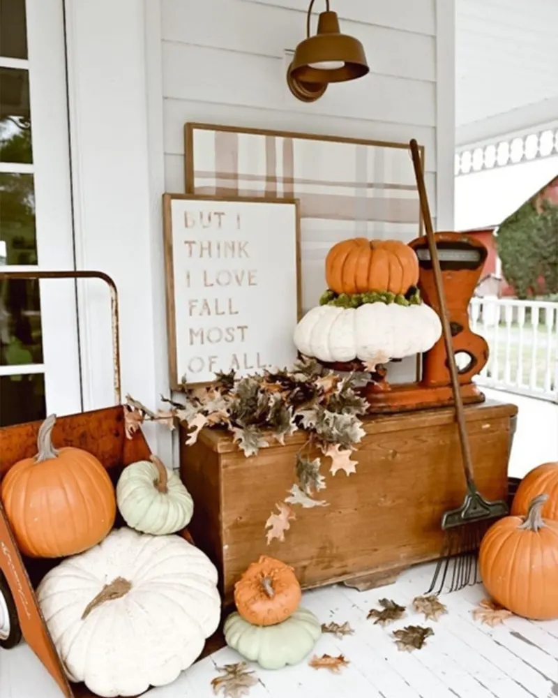 Rustic Thanksgiving Porch Décor