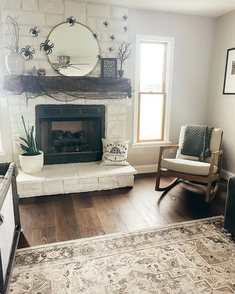 Simple and Spooky Spider Decor